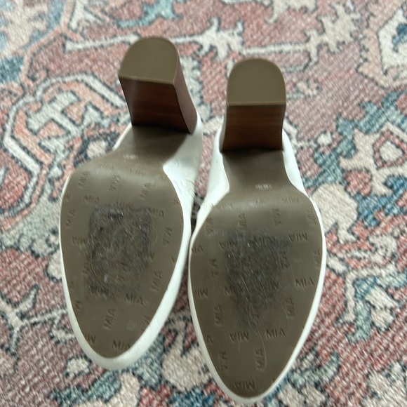 White booties - Picture 3 of 10